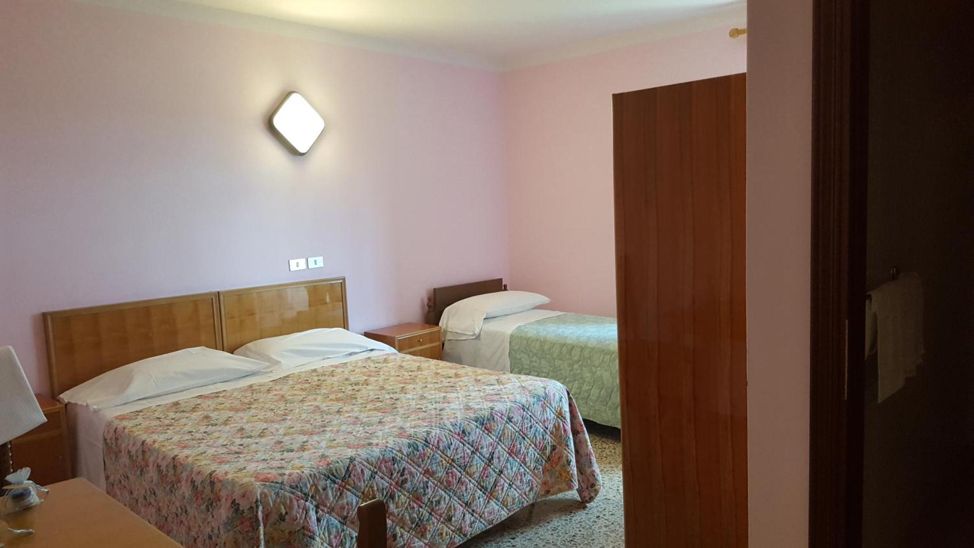 Albergo Ristorante Gualtieri Barberino di Mugello Room photo